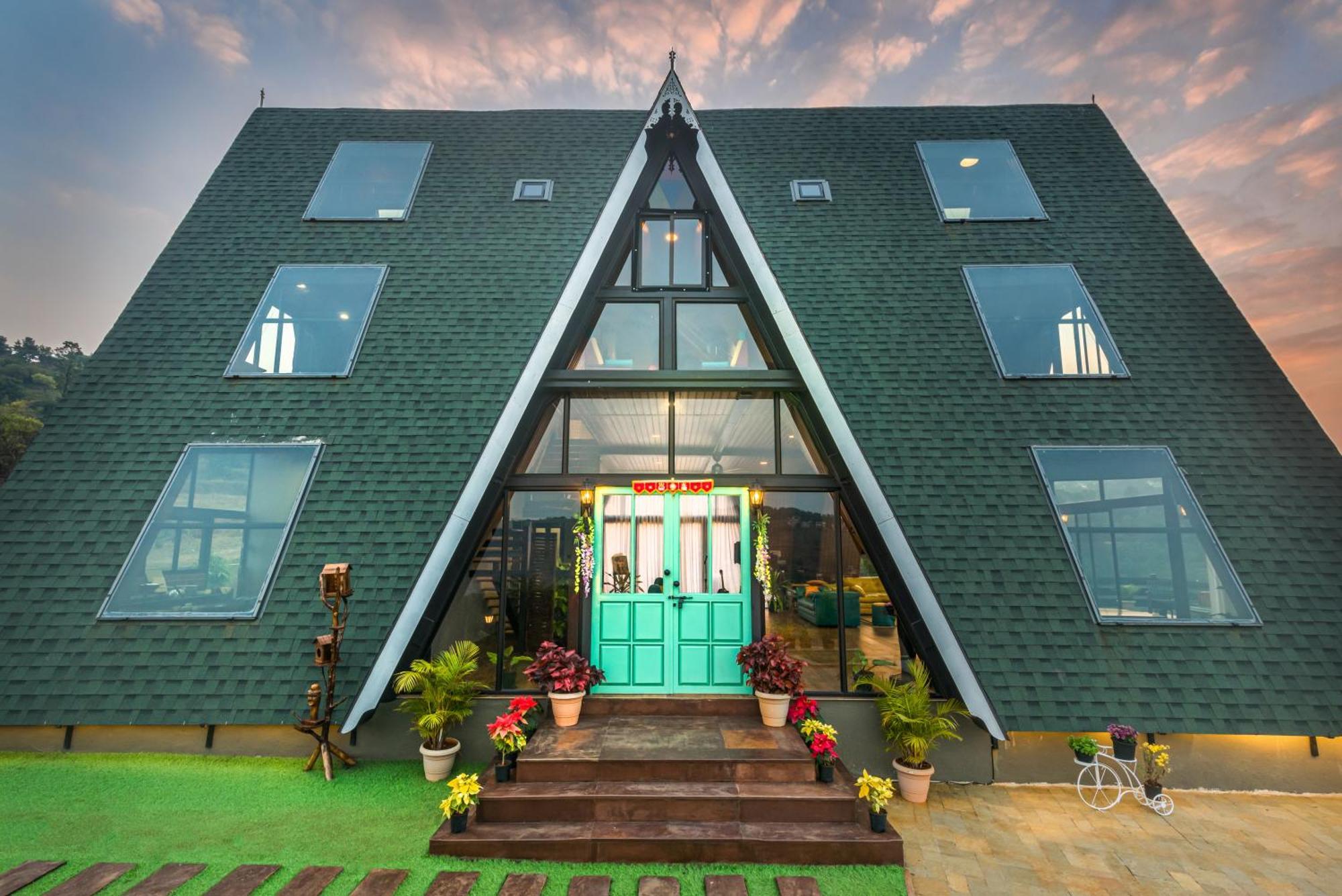 Saffronstays A Vantage, Panchgani - A Pyramid Shaped Unique Luxury Villa With Infinity Valley Views Buitenkant foto