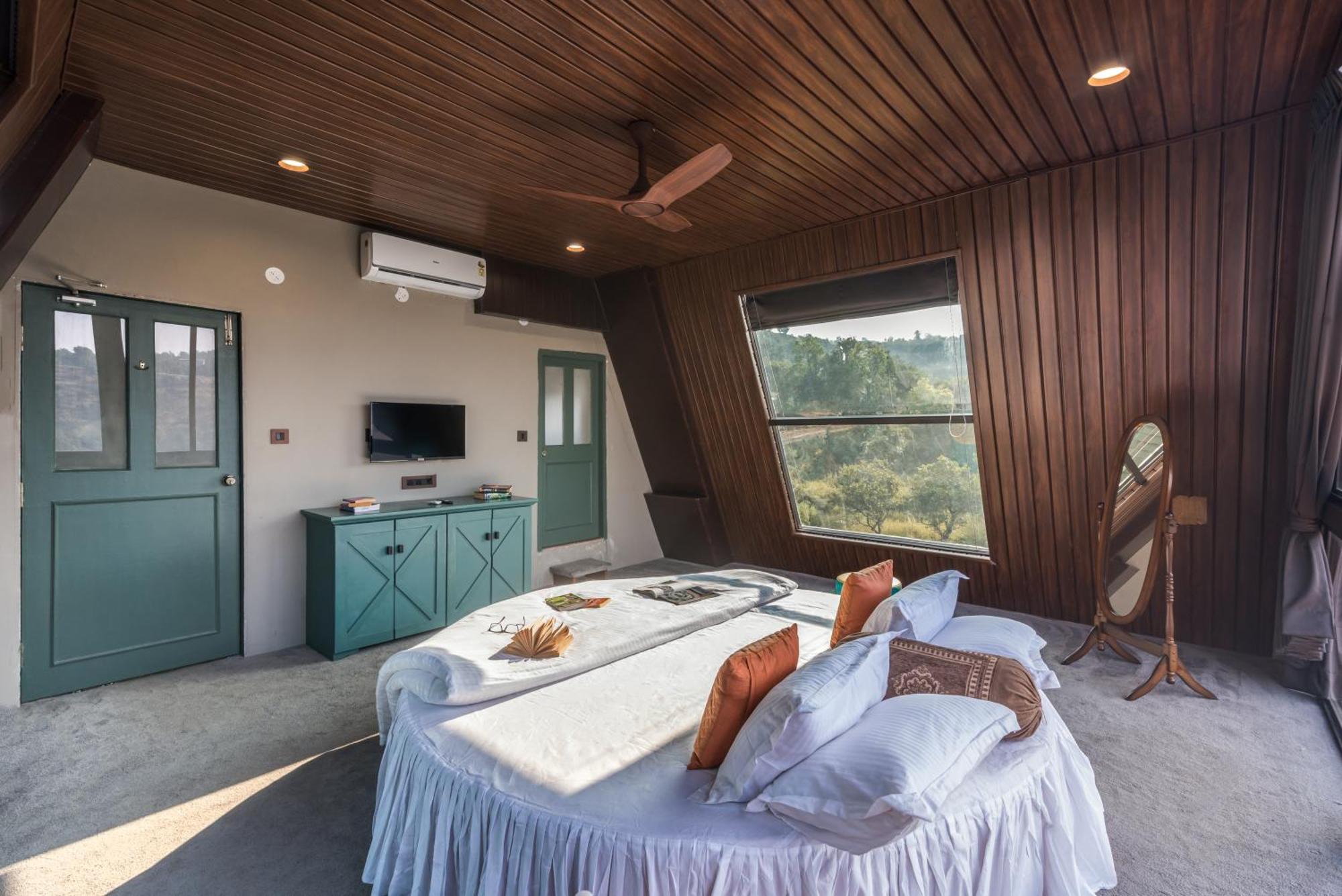 Saffronstays A Vantage, Panchgani - A Pyramid Shaped Unique Luxury Villa With Infinity Valley Views Buitenkant foto